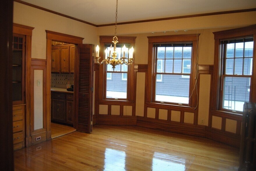 Building Photo - 140 Winsor Ave