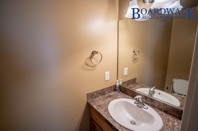 Building Photo - 3 Bed 3 Bath in Layton