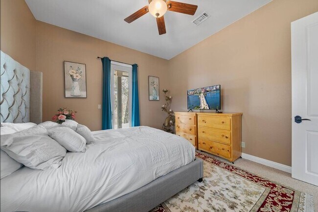 Building Photo - Furnished 4BR Mountain View Home with Garage