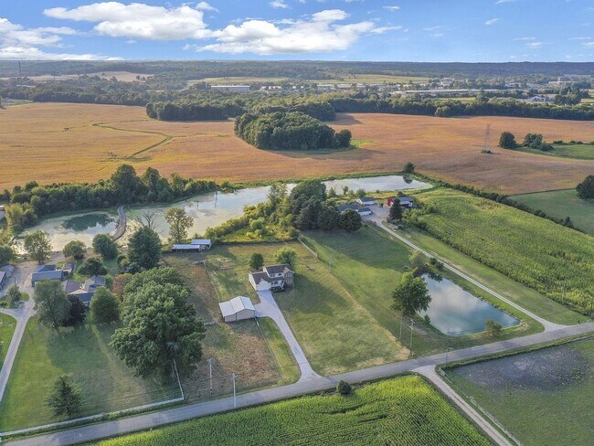 Building Photo - Your country retreat awaits!