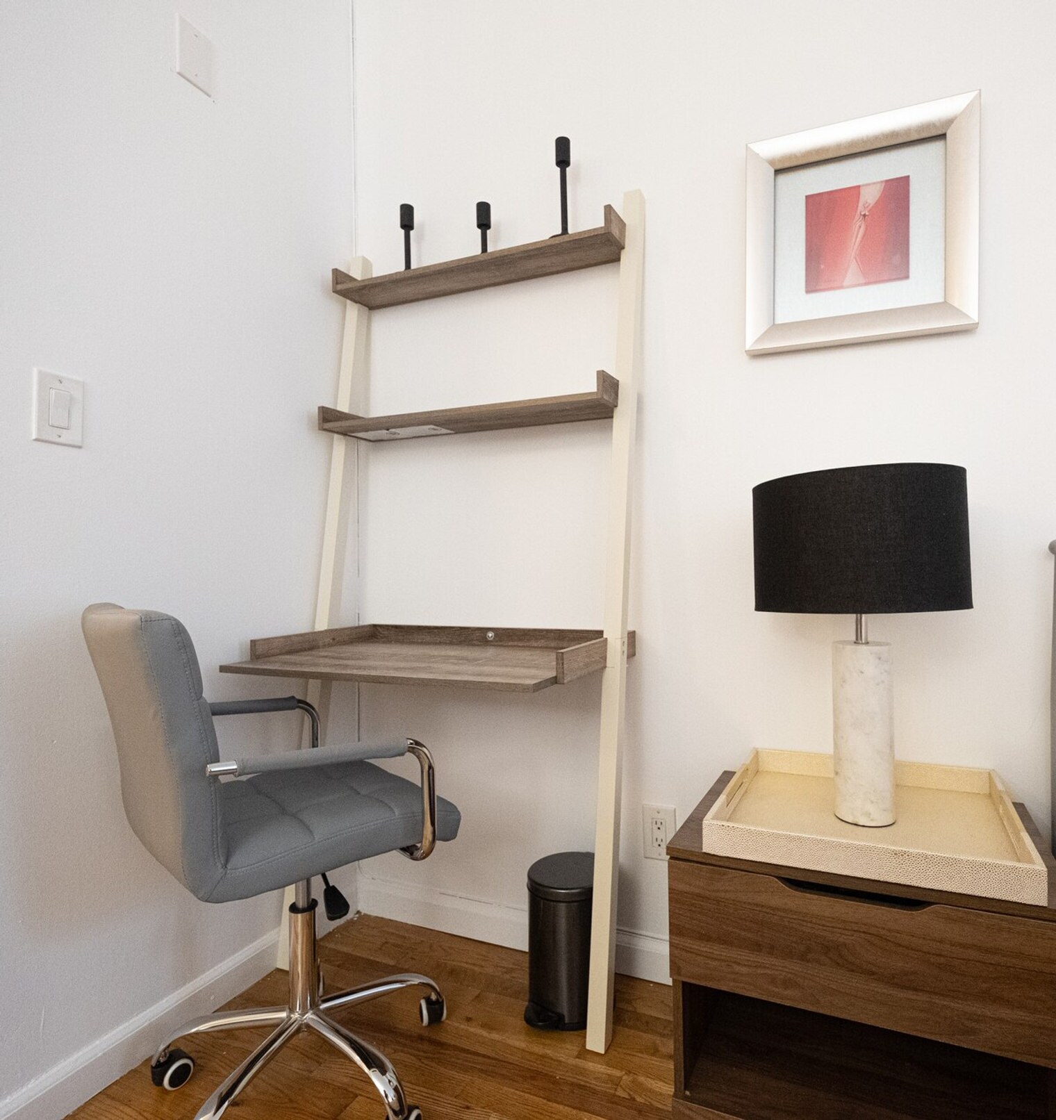 Building Photo - 305 E 95th St