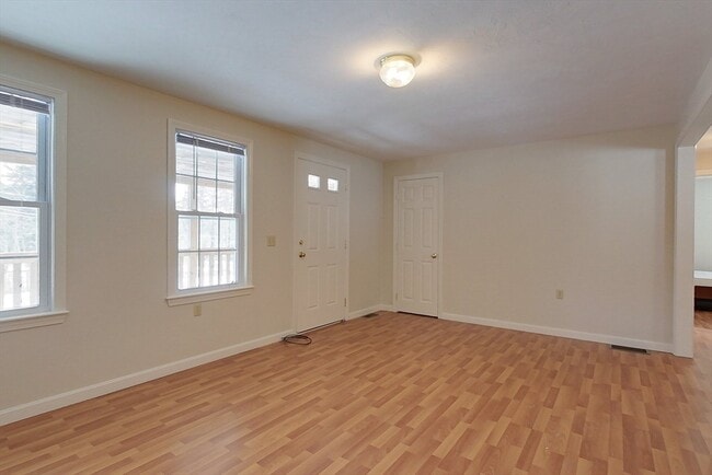 Building Photo - 661 South Rd