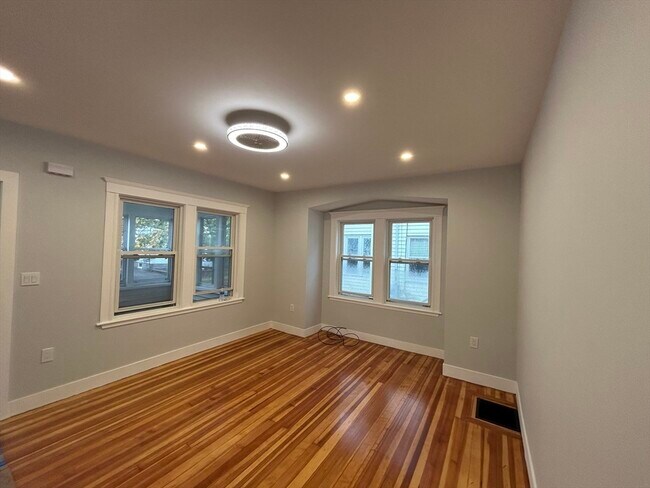 Building Photo - 52 Flynt St