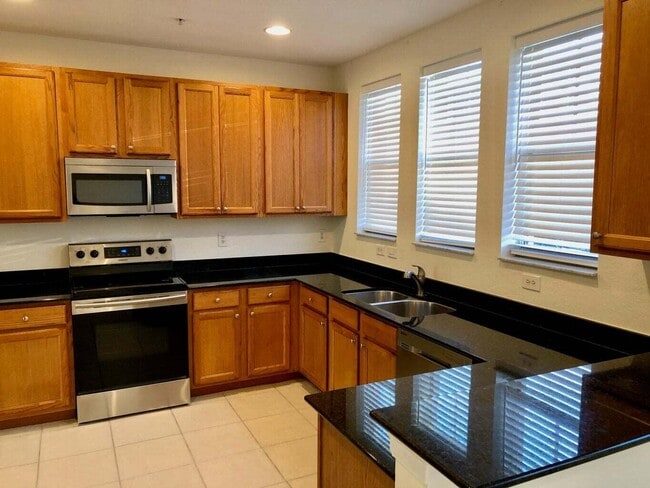 Building Photo - 609 Amador Ln