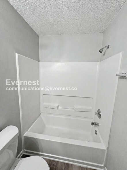 Building Photo - 8609 Thomas Ln