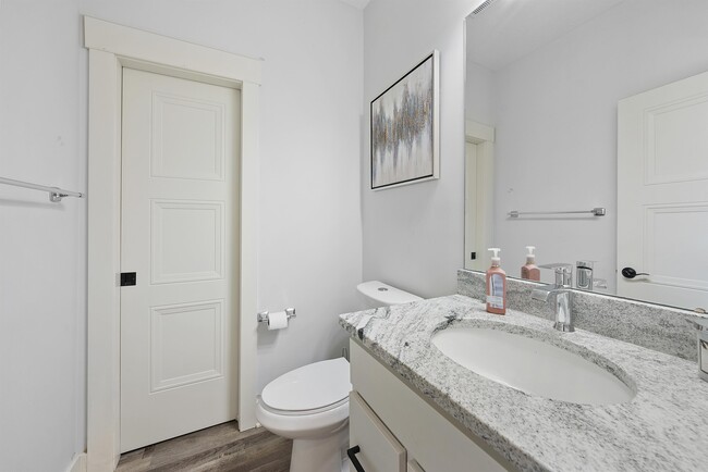 Building Photo - 1436 Indianola Ave