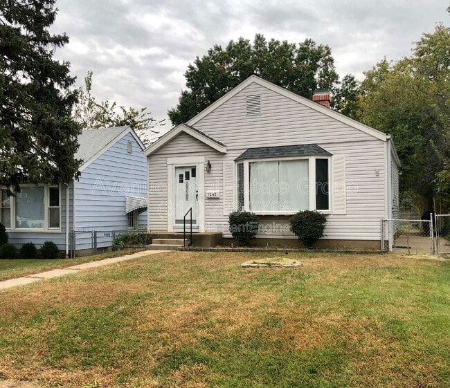 Building Photo - 5242 Parker Ave