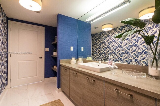Building Photo - 400 Sunny Isles Blvd