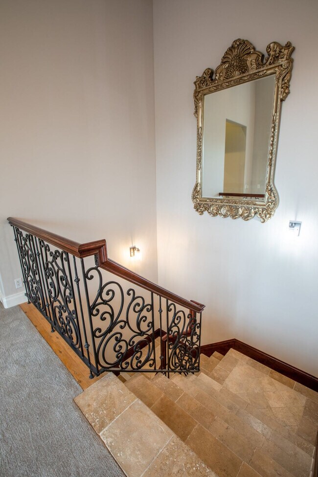 Building Photo - 678 Scenic Hills Dr
