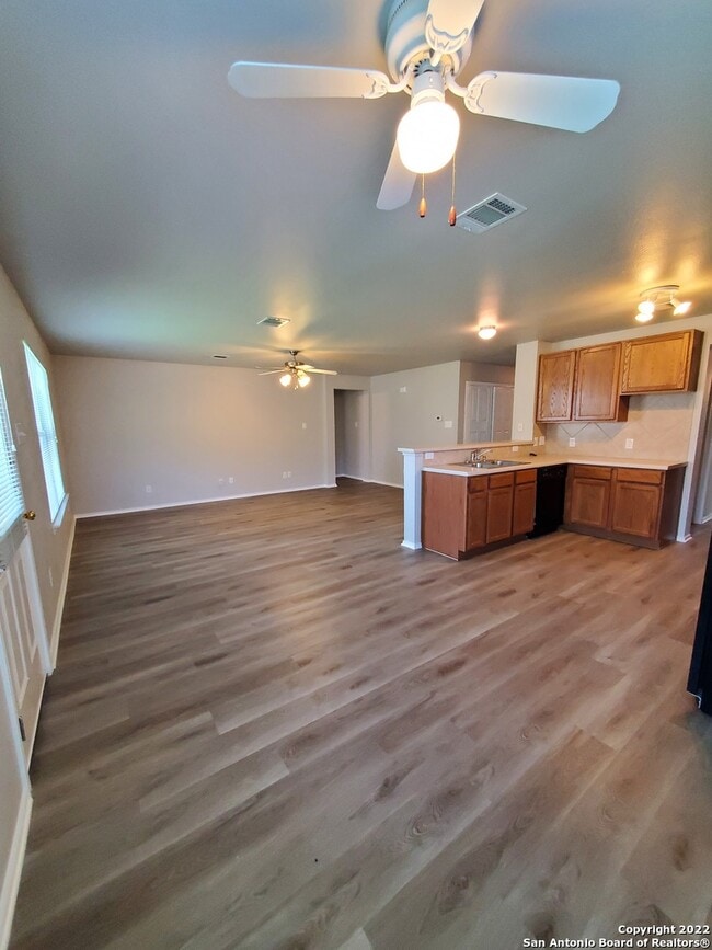 Building Photo - 136 Rattlesnake Way
