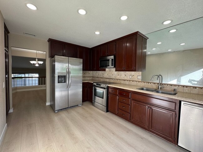 Building Photo - Spacious 2Bd/2Ba Condo w/Bonus Office, Garage and A/C!