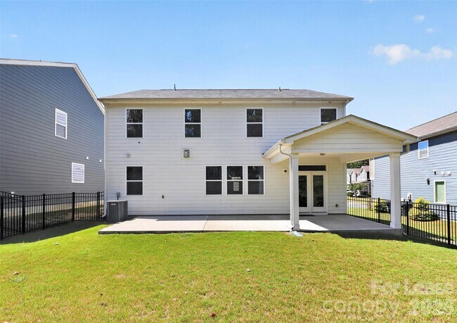 Building Photo - 17401 Carolina Hickory Dr
