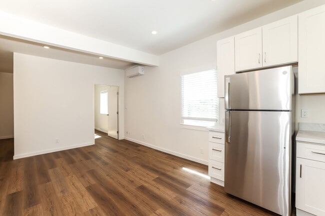 Building Photo - Beautifully Renovated Berkeley Unit!