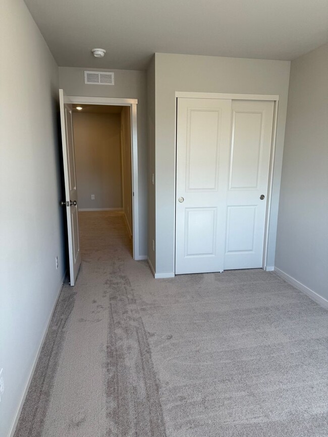 Building Photo - Brand New Home! Be The First To Live Here!...