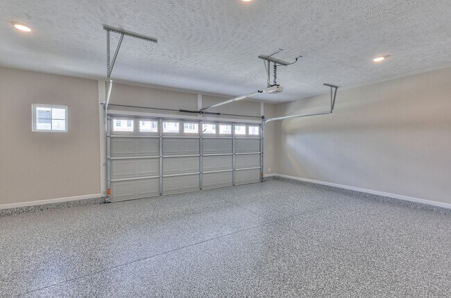 Building Photo - 22 Hardwood Rd