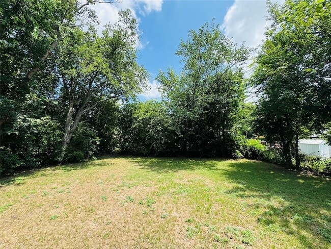 Building Photo - 2036 Delano Dr