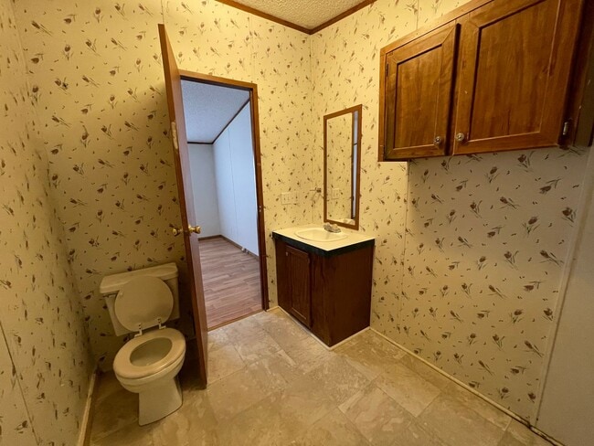 Building Photo - 3 BR, 2 BA doublewide in Pikeville!