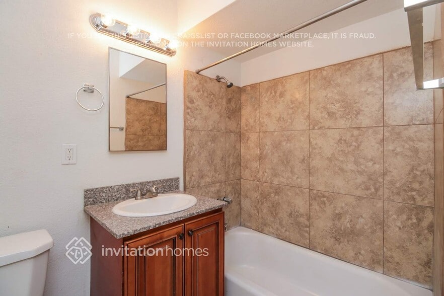 Building Photo - 449 S Stewart