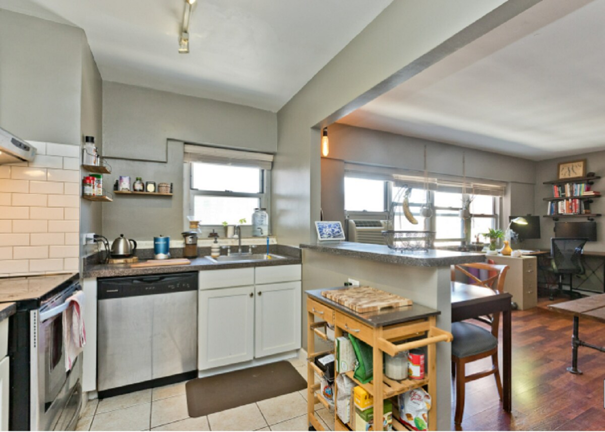 Building Photo - 4960 N Marine Dr