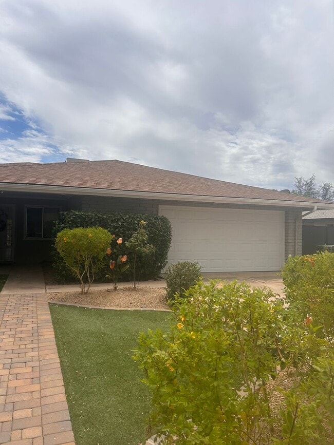 Building Photo - 4-bedroom HOUSE w/Solar, Private Pool, DONT MISS OUT!! $2750 APPLY Today!