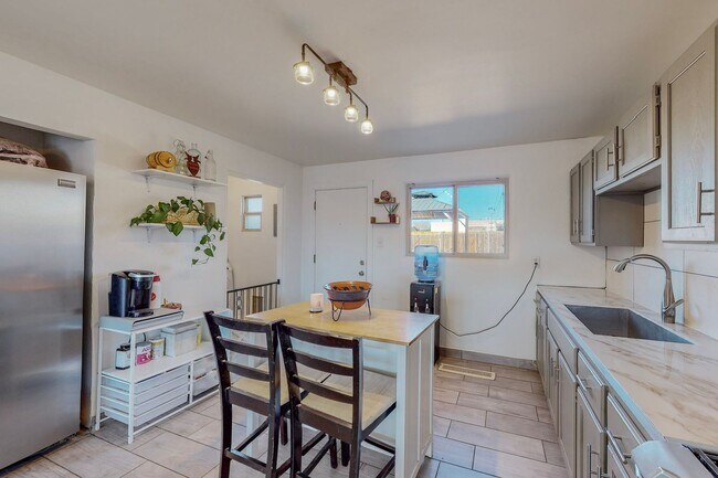 Building Photo - Charming NE Heights 3 Bedroom 2 Bath