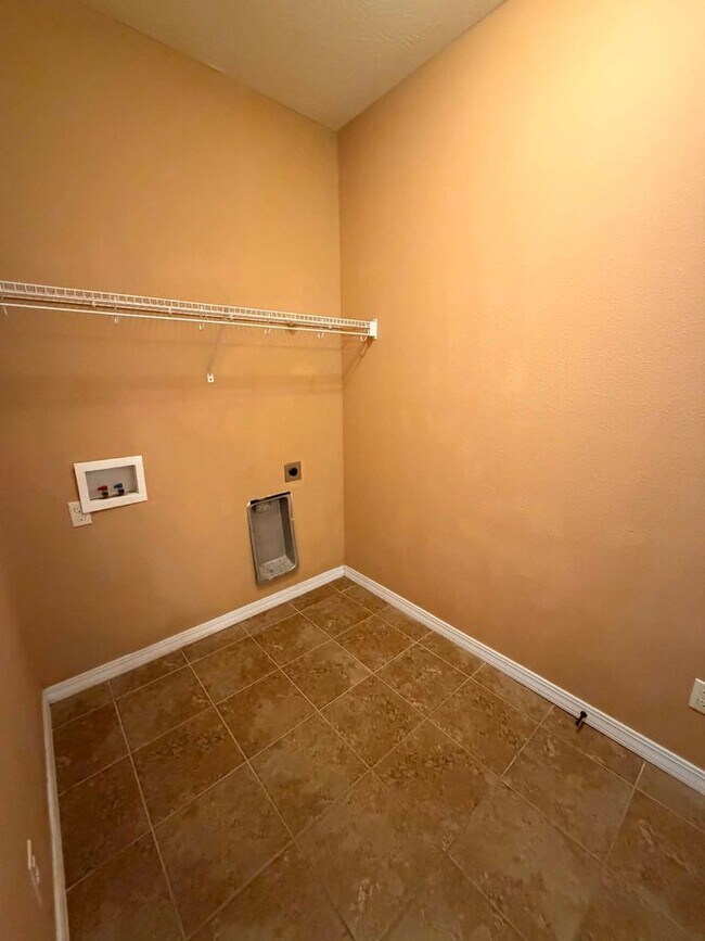 Building Photo - COMING SOON: Beautiful 3 bed/2 bath home located in Webb City! Two car attached garage, storm she...