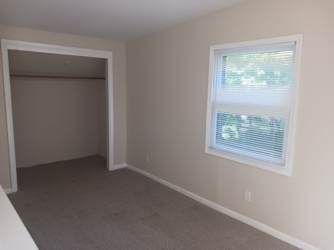 Building Photo - 3bdr/1.5bth house in Raytown, MO