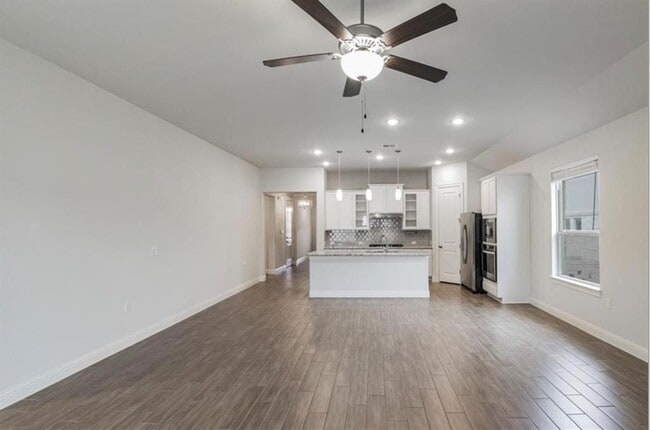 Building Photo - 218 Gulfton St