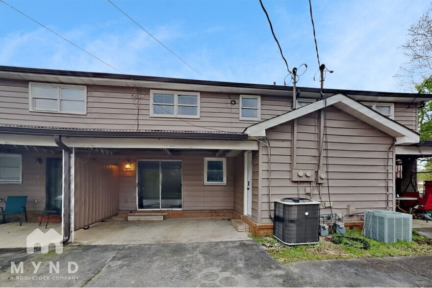 Building Photo - 225 Baker St