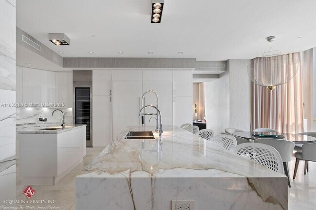 Building Photo - 17749 Collins Ave