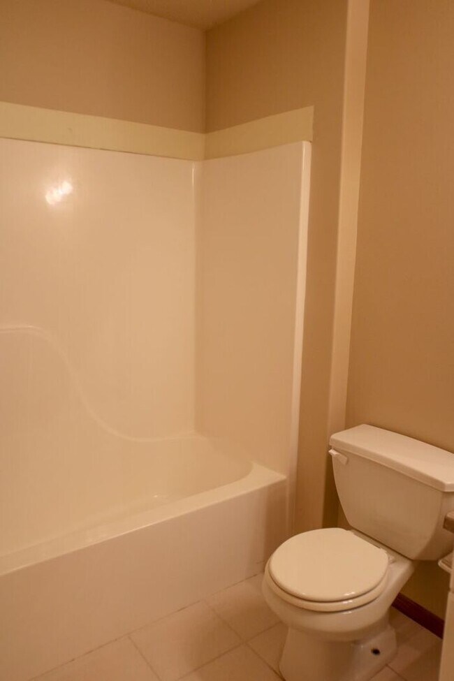 Building Photo - $2,695 | 4 Bedroom, 3.5 Bathroom Multi Flo...
