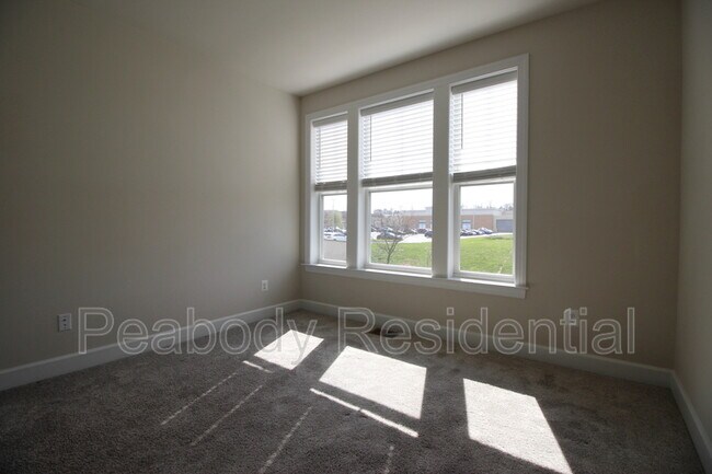 Building Photo - 14911 River Walk Way