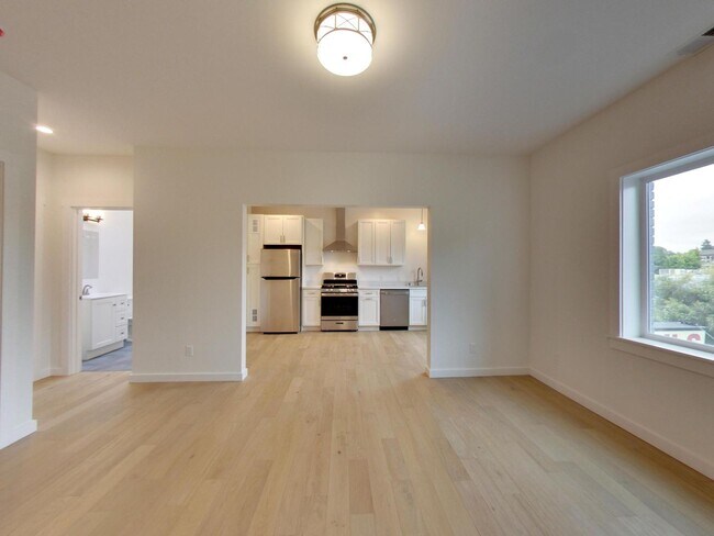 Building Photo - 1140 AB Chula Vista Ave