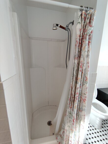 Building Photo - 51 Gardner St