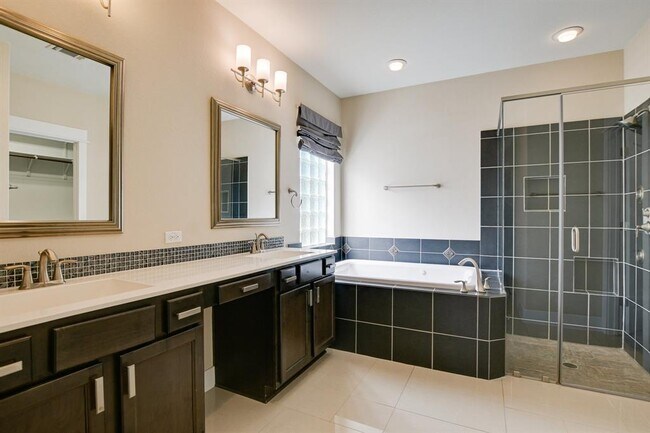 Building Photo - 11913 Natures Bend