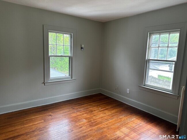 Building Photo - 35 Woodmere Rd