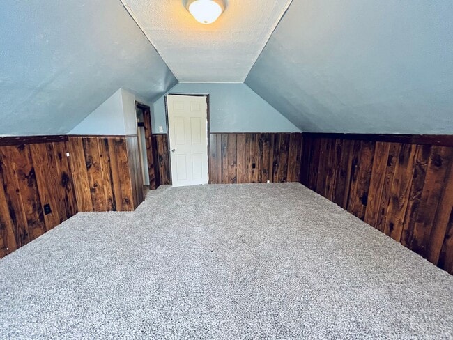 Building Photo - Four Bedroom off Dixie Highway