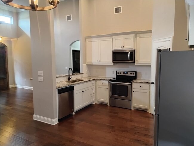Building Photo - Nice Blanchard Home/Close to Golf course