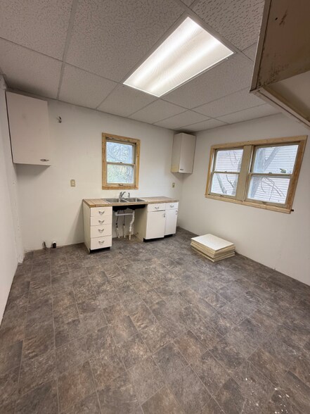 Building Photo - 327 E Stuart Ave