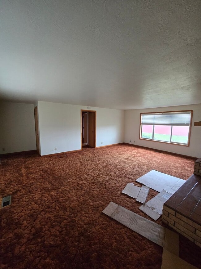 Building Photo - Pet Friendly 3 Bed / 2Bath Home with 2 Garages, Open Air Covered Storage, Large Open Yard, and more!