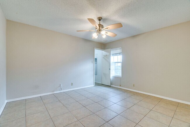 Building Photo - K2017 - Pointe #48