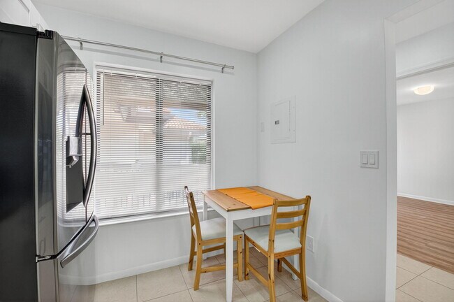 Building Photo - 5151 W Club Cir