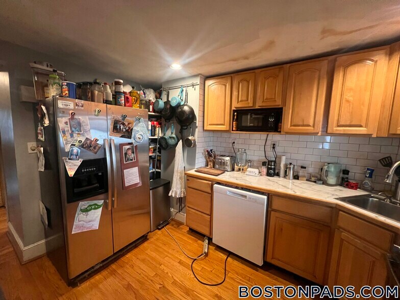 Primary Photo - 319 Bennington St