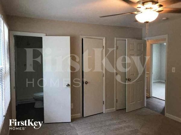 Building Photo - 940 Ridgeway Dr