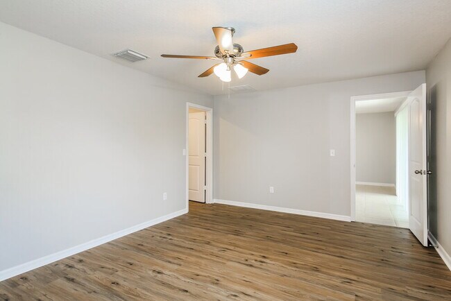 Building Photo - 6543 Redbay Dr