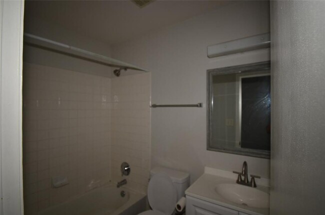 Building Photo - 12724 Bartholdi St