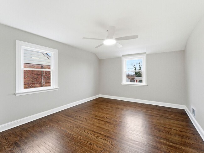 Building Photo - Newly Renovated Pennsauken Rental with Sunroom-Style Back Room, Glass Wall & Basement