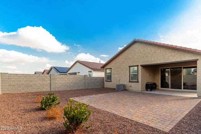 Building Photo - Stunning 3 bedroom home in Litchfield Park!