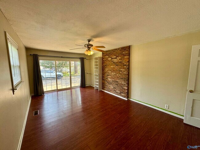 Building Photo - 1101 Winston Dr