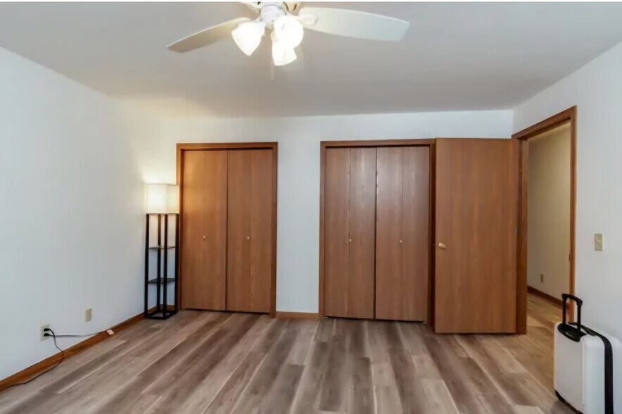 Large bedrooms and closet space. - 1121 Stonewood Xing